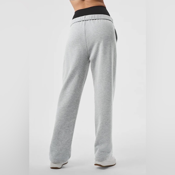 ALO Yoga Accolade Straight Leg Sweatpant - Picture 2 of 5